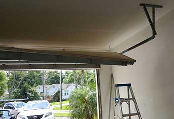 Garage Door Off Track, Holly Point FL Garage Door Off Track Near Holly Point Area